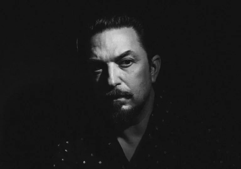 JD McPherson’s Nite Owls: A Bold Glam Rock Evolution JD McPherson’s Nite Owls: A Bold Glam Rock Evolution